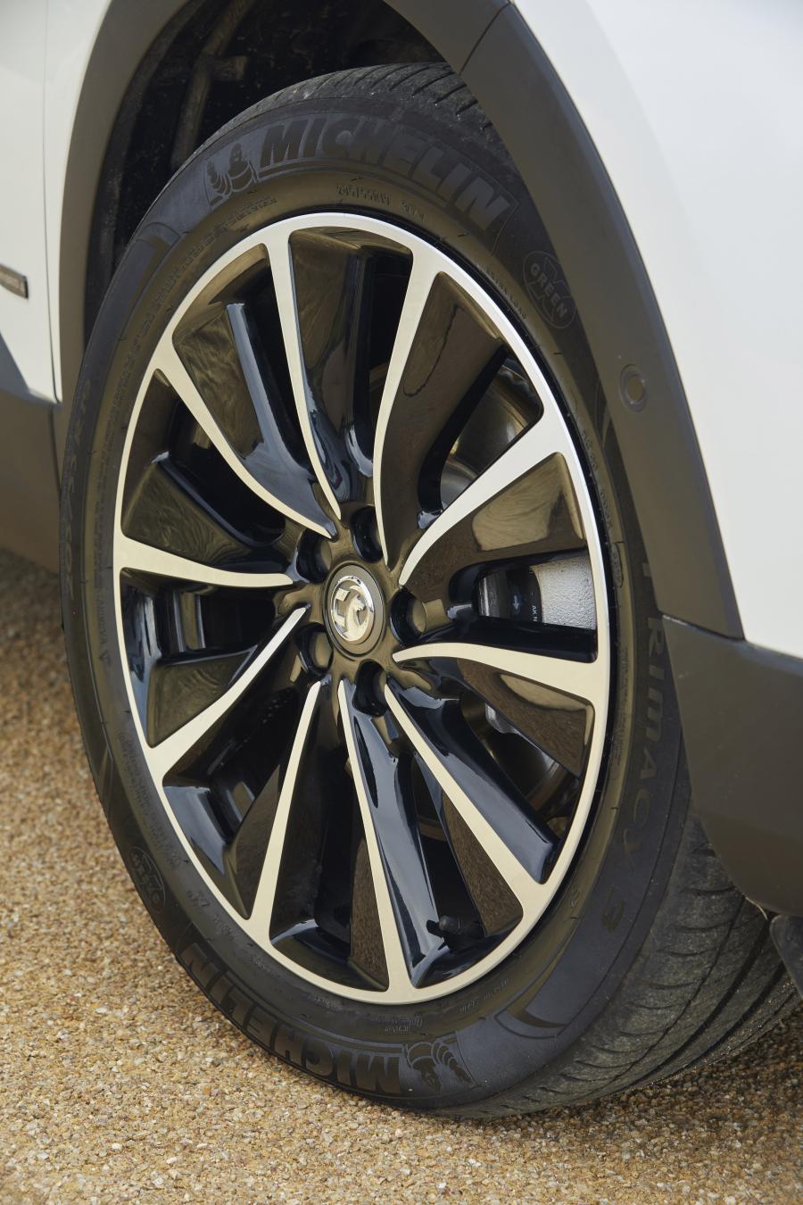 Колеса Vauxhall Grandland X Hybrid4 2020 года  (фото 32 из 40)